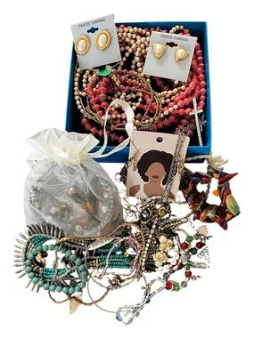 Mixed Women's Vintage Costume Jewelry Lot of 27 Assorted Pieces